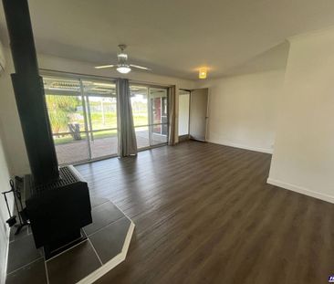 Quiet Cul-de-Sac Living - Walk to Town & Parklands - Photo 2