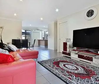 “Beautiful family home - 3 bedroom townhouse in Richlands” - Photo 3