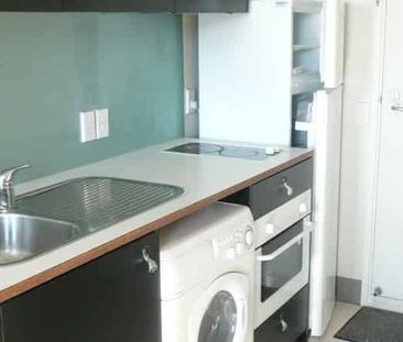 SPLIT-LEVEL STUDIO APARTMENT - Photo 3