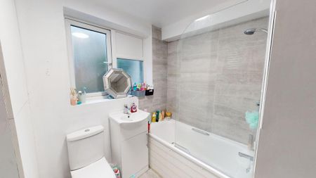 4 bedroom terraced house to rent - Photo 5