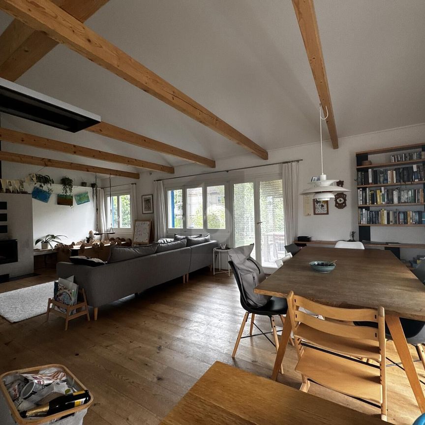 CHARMANT MIT GROSSZÜGIGEM NATURGARTEN - Foto 1