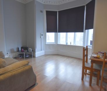 2 Bedroom Ground Floor Flat - Photo 3