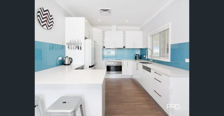 Modern 3 Bedroom Home with Stylish Finishes & Outdoor Deck - Photo 3