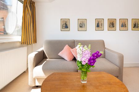 1 Bed Flat, Ovington Gardens, SW3 - Photo 2