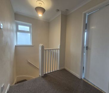 Ashfield Crescent, Wollescote, Stourbridge, DY9 - Photo 4