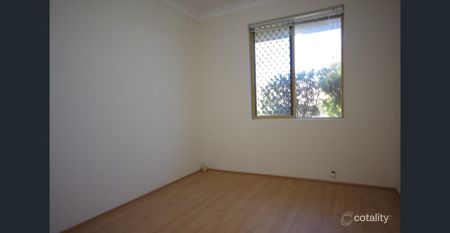 QUIET COMPLEX IN A PERFECT LOCATION (1st Viewing on Saturday at 10 - 10.20am) - Photo 3