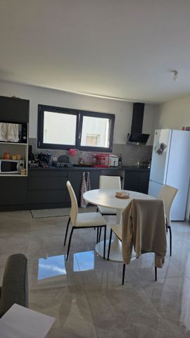 Location Appartement 3 pièces 68m² - Photo 2