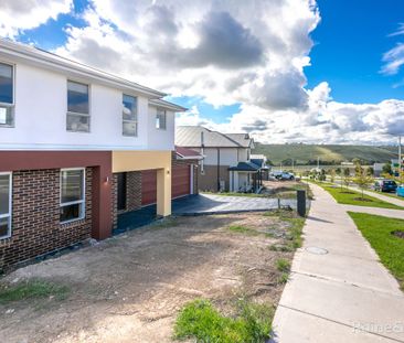 Brand New Luxury Large Family Home - Photo 5