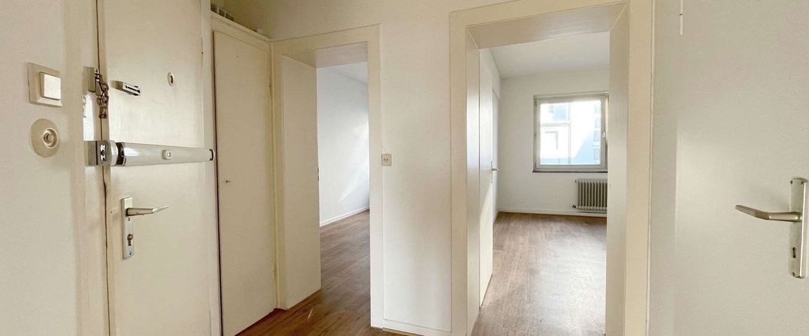 :DÜSSELDORF - SCHÖNES 2-ZIMMERAPPARTEMENT MIT BALKON IN ZENTRALER LAGE - 500M BIS ZUR KÖ! - Photo 1