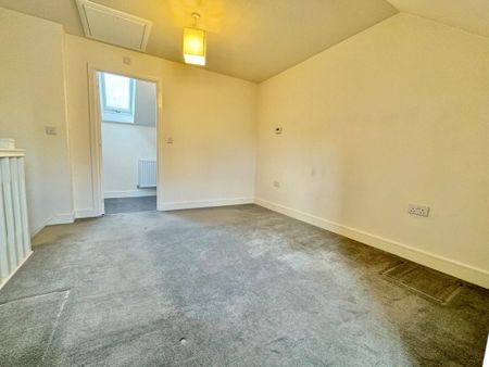 3 bedroom end of terrace house to rent - Photo 2
