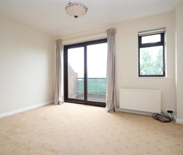 2 bedroom end of terrace house to rent - Photo 2