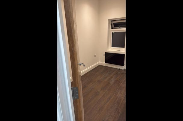 2 Bed Flat, Crownfield Avenue, IG2 - Photo 1