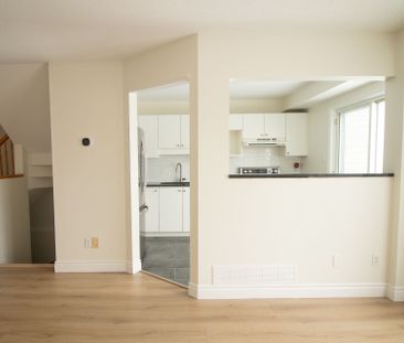 For Lease - 73 Longshire Circle, Barrhaven, Ontario - Photo 2