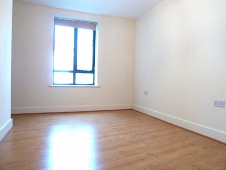 Chelsea Court, 2a The Parade, Epsom, Surrey, KT18 5FE - Photo 4