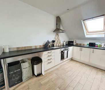 2 bedroom flat to rent - Photo 2