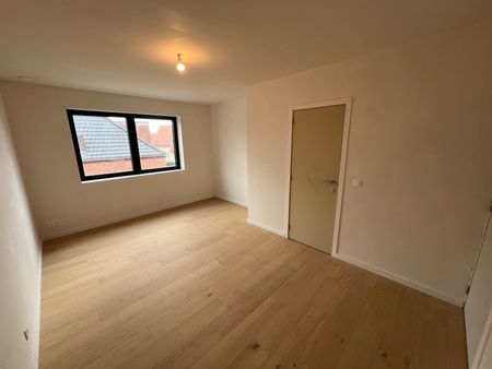 Nieuwbouwwoning met GARAGE, autostaanplaats & TUIN vlakbij centrum - Photo 3