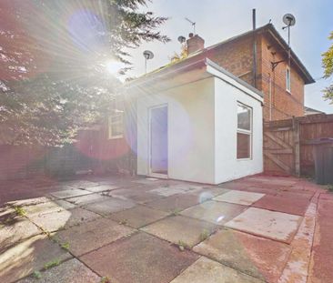 3 bedroom end of terrace house to rent - Photo 3