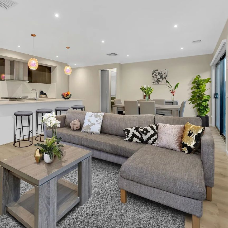 Family Home in Unbeatable Location! - Photo 1