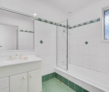 Three bedroom family home - Photo 6