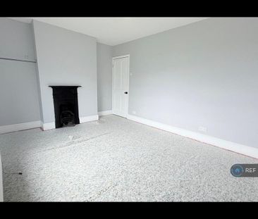4 bedroom semi-detached house to rent - Photo 4