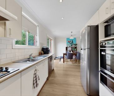 Well Designed Townhouse with Secure Garage and Courtyard - Photo 4