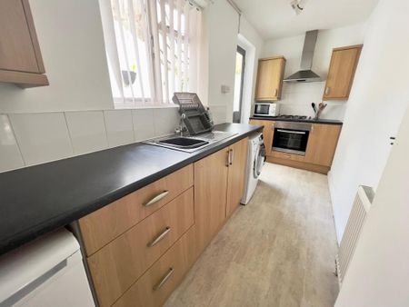 2 bedroom private hall to rent - Photo 2