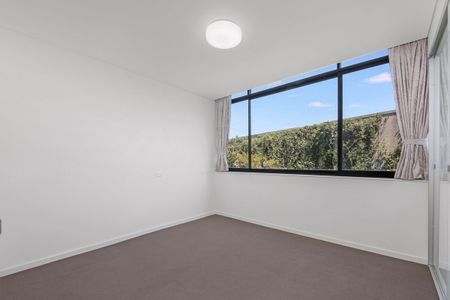 Spacious Two Bedroom + Study - Photo 2