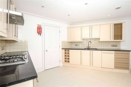 A recently redecorated first/second floor one double bedroom split level apartment situated in central Windsor. - Photo 5