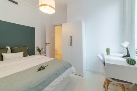 Calle de Santa Teresa, Madrid, Community of Madrid 28004 - Photo 2