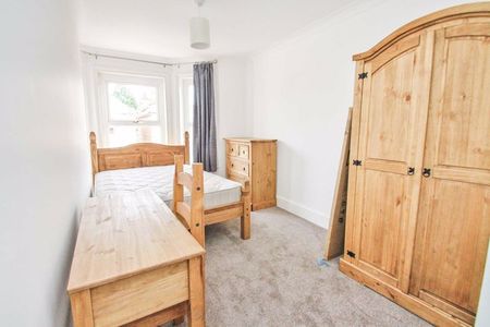 Sedgley Road, Winton - Photo 4