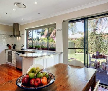 Beautiful Family Home in the Heart of Windsor - Photo 3