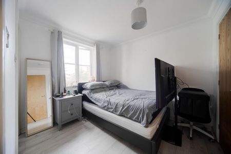 4 bedroom terraced house to rent - Photo 3