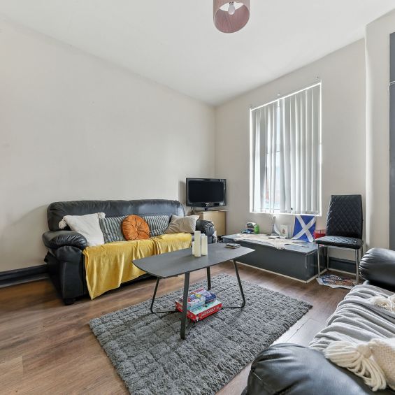 Harold Terrace, Hyde Park, Leeds - Photo 1