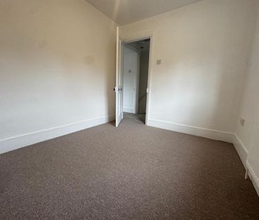 2 bedroom semi-detached house to rent - Photo 2