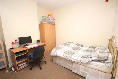 6 bedroom semi-detached house to rent - Photo 4