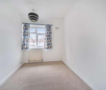 Blundell Road, Edgware, HA8 - Photo 4