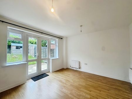 2 bedroom terraced house to rent - Photo 3
