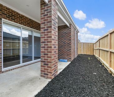 Very Stunning 4-Bedroom, 2-Bathroom Home with 2-Car Garage - Photo 5