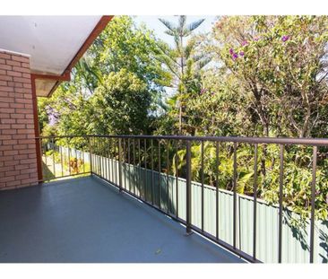 Conveniently located townhouse - Photo 3