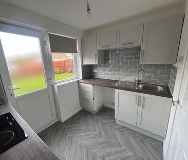 2 bedroom ground floor flat to rent - Photo 3