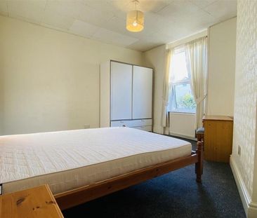 3 bedroom flat to rent - Photo 5