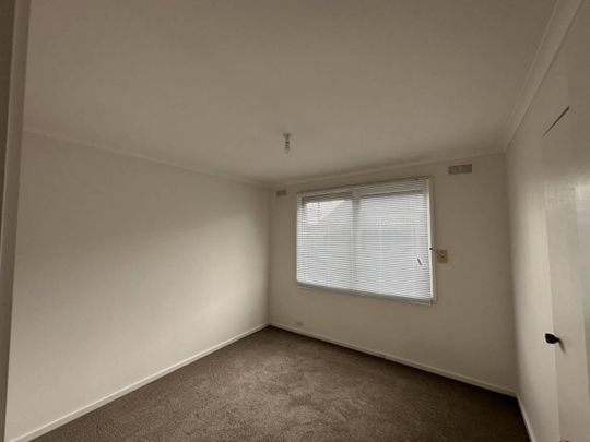 3 BEDROOM HOME IN CENTRAL LOCATION - Photo 1