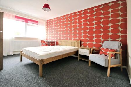 5 bedroom terraced house to rent - Photo 3