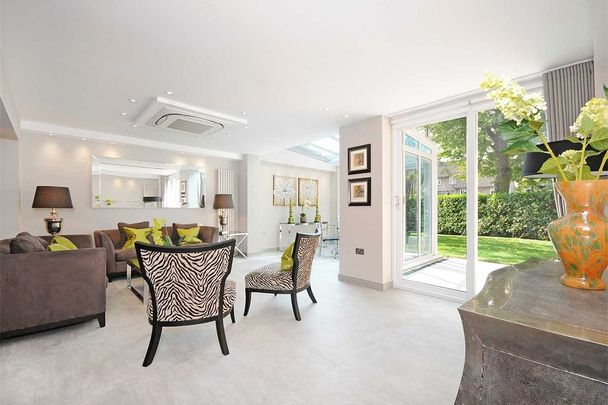 4 bedroom House to rent in Court Close, St John's Wood, London, NW8 - Photo 1