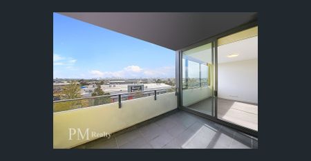 Spacious Living in the Heart of Mascot with City Views - Photo 3