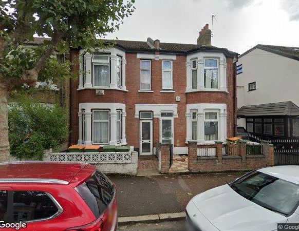 4 Bed Detached House, Shelley Avenue, E12 - Photo 1