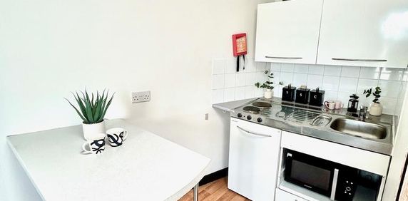 Studio to rent - Photo 2