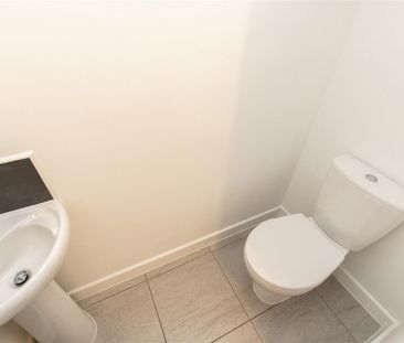 2 bedroom Semi-detached house to rent - Photo 6