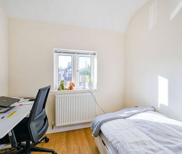 3 bedroom flat to rent - Photo 5