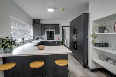 1 bedroom in a house share to rent - Photo 4